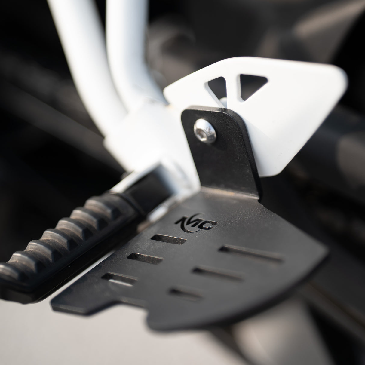 Double Footrest For Apache RTX 300